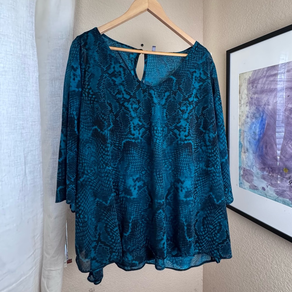 Jennifer Lopez Reptile Turquoise and Black Blouse